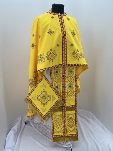 Облачення священника грецький крій, вишите французьким хрестиком на габардині з вишитим галуном