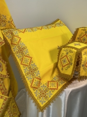 Облачення священника грецький крій, вишите французьким хрестиком на габардині з вишитим галуном