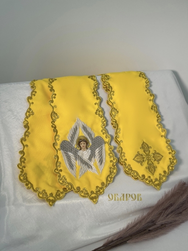 Закладка з вишитим ліком "Херувим"