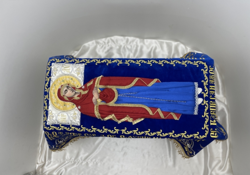 Плащаниця Богородиці на оксамиті 120х80см (вишивка виноград, вишита та розсшита середина) 2