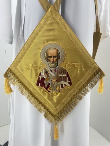 Облачення священника комбіноване з парчі, з вишитим опліччям