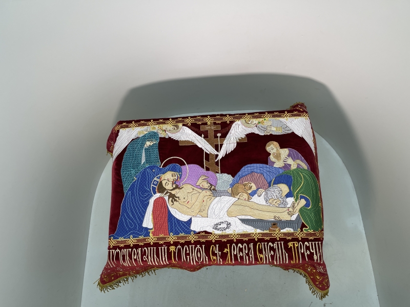 Плащаниця вишита на оксамиті церковнослов'янською мовою, вишивка орнамент, з предстоящими, лицева вишивка 120х85 