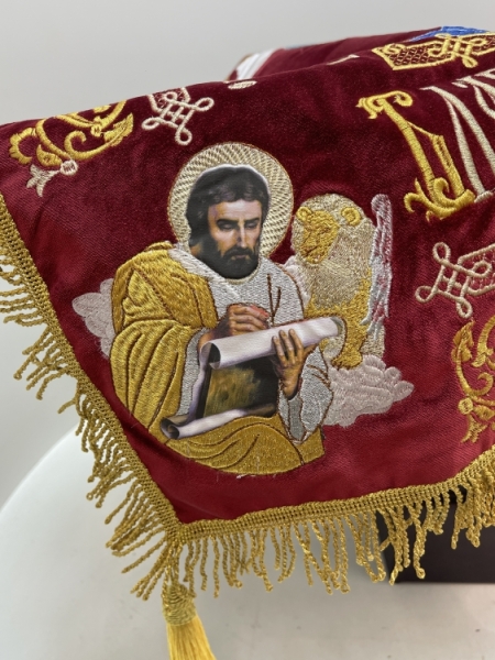 Плащаниця вишита на оксамиті церковнослов'янською мовою, вишивка орнамент, з предстоящими, лицева вишивка 120х85 