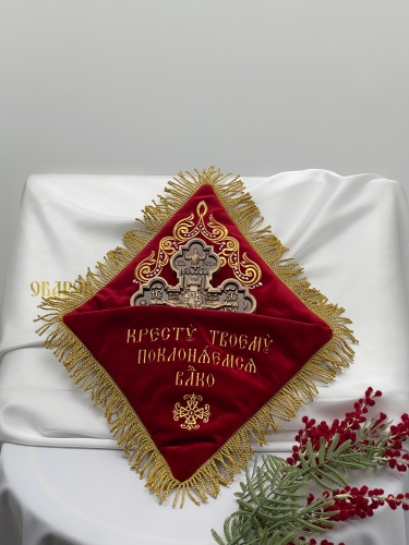 Подушка під хрест