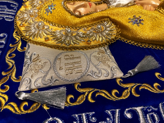 Плащаниця Богородиці на оксамиті 120х80см (Ангели, срібло) (вишивка виноград, вишита та розсшита середина)