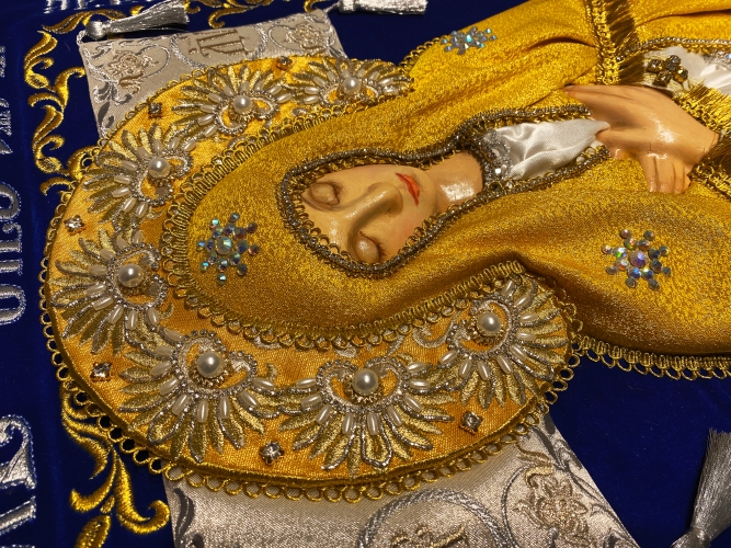 Плащаниця Богородиці на оксамиті 120х80см (Ангели, срібло) (вишивка виноград, вишита та розсшита середина)