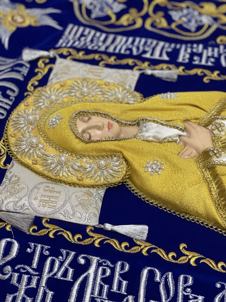 Плащаниця Богородиці на оксамиті 120х80см (Ангели, срібло) (вишивка виноград, вишита та розсшита середина)
