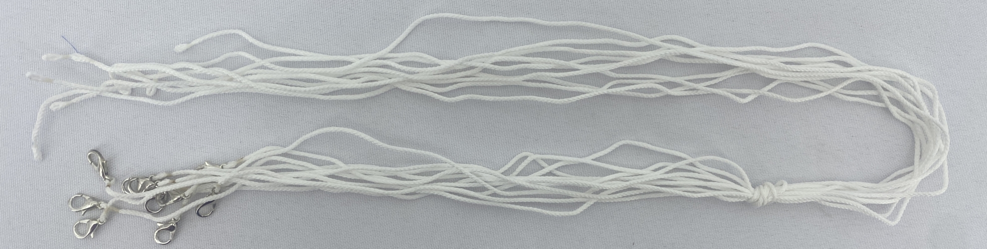 Шнурок для хрестика, білий, з карабіном 