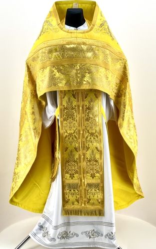 Облачение священника комбинированное, из парчи, с вышитой оплечием, вышивка "Новый узор"