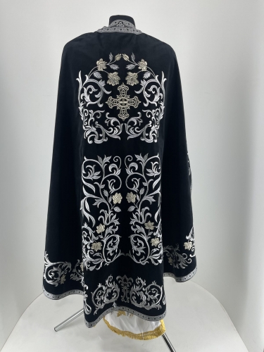 Облачення священника грецький крій, вишите на оксамиті з пришитим галуном, вишивка "Троянда, вишита середина"