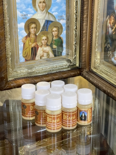 Елей освящен на мощах святых  15