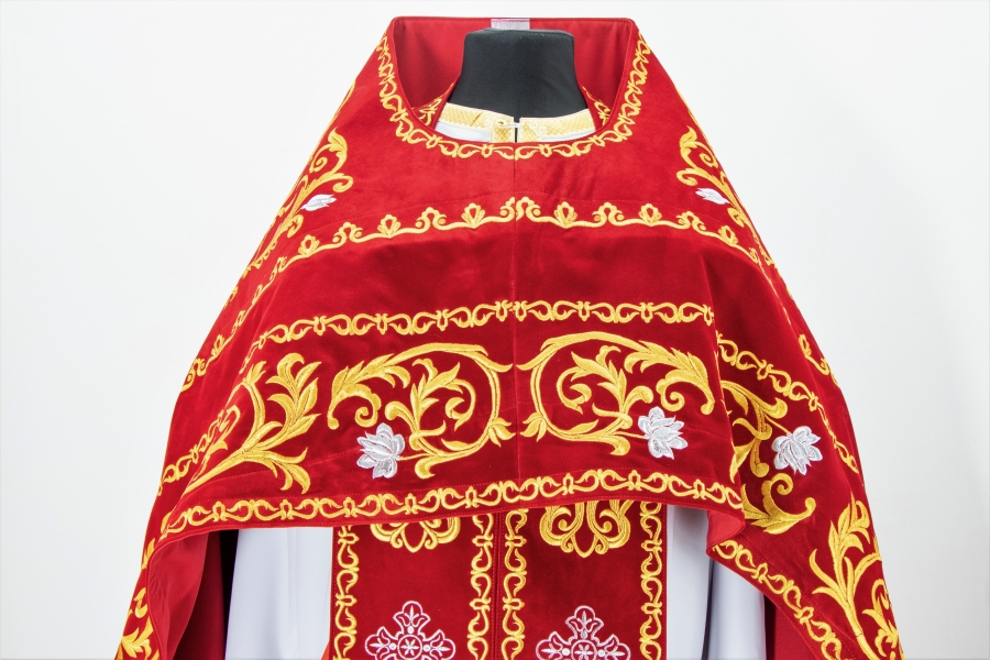 Облачення священника, вишите на оксамиті, вишита середина, з вишитим галуном