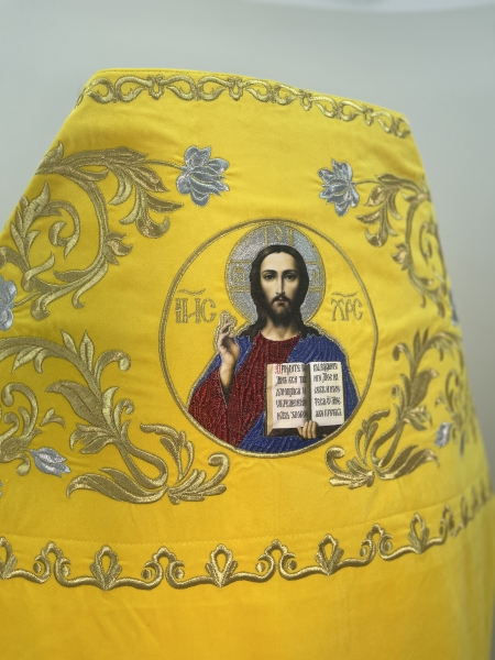 Облачення священника, вишите на оксамиті, вишита середина з іконами, з вишитим галуном 