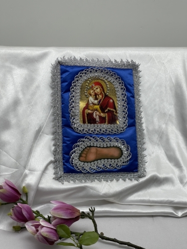 Стопа Богородиці з іконою Богородиці "Почаївська"