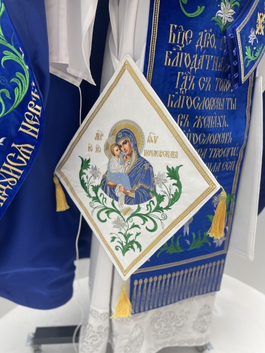 Комбіноване облачення священника вишите на оксамиті, з вишитими іконами, вишивка "Лілії"